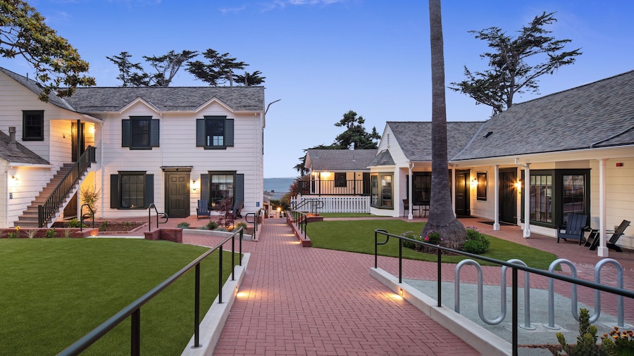 Carmel Beach Hotel
