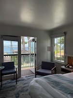 Standard Single Room, 1 King Bed, Balcony, Ocean View | In-room safe, individually decorated, individually furnished