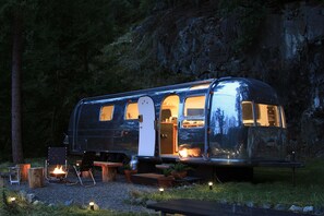 Exterior - Wildernest Mountainside Airstream Getaway (Bowen Island)