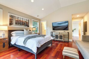4 Schlafzimmer, Schreibtisch, Bügeleisen/Bügelbrett, Reisekinderbett