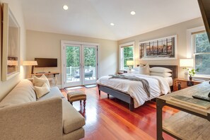 4 habitaciones, escritorio y tabla de planchar con plancha 