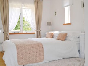2 bedrooms, free WiFi, bed sheets - 2 bedroom accommodation in Valast Hill, near Stackpole (Valast Hill, near Stackpole)
