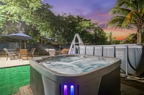 River House 4BR pool plus private parking
