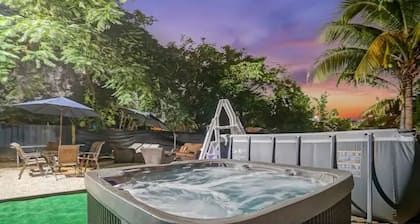 River House 4BR pool plus private parking