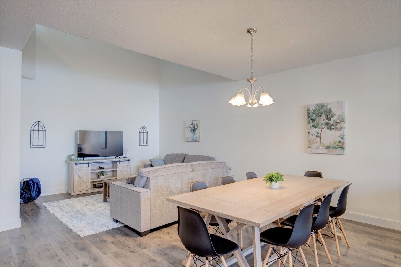 FALL SALE! Pet-Friendly Oasis/Garage/Pool/Gym!