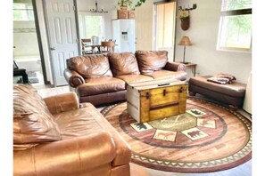 Smart TV, fireplace, DVD player