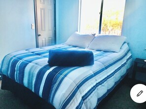 3 bedrooms, pillow-top beds, iron/ironing board, free WiFi - Peaceful Forest feel 5ac, Comfy 3bd Monument hidden but close, Deer, USAFA 10mi (Monument)