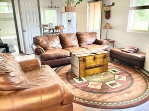 Smart TV, fireplace, DVD player