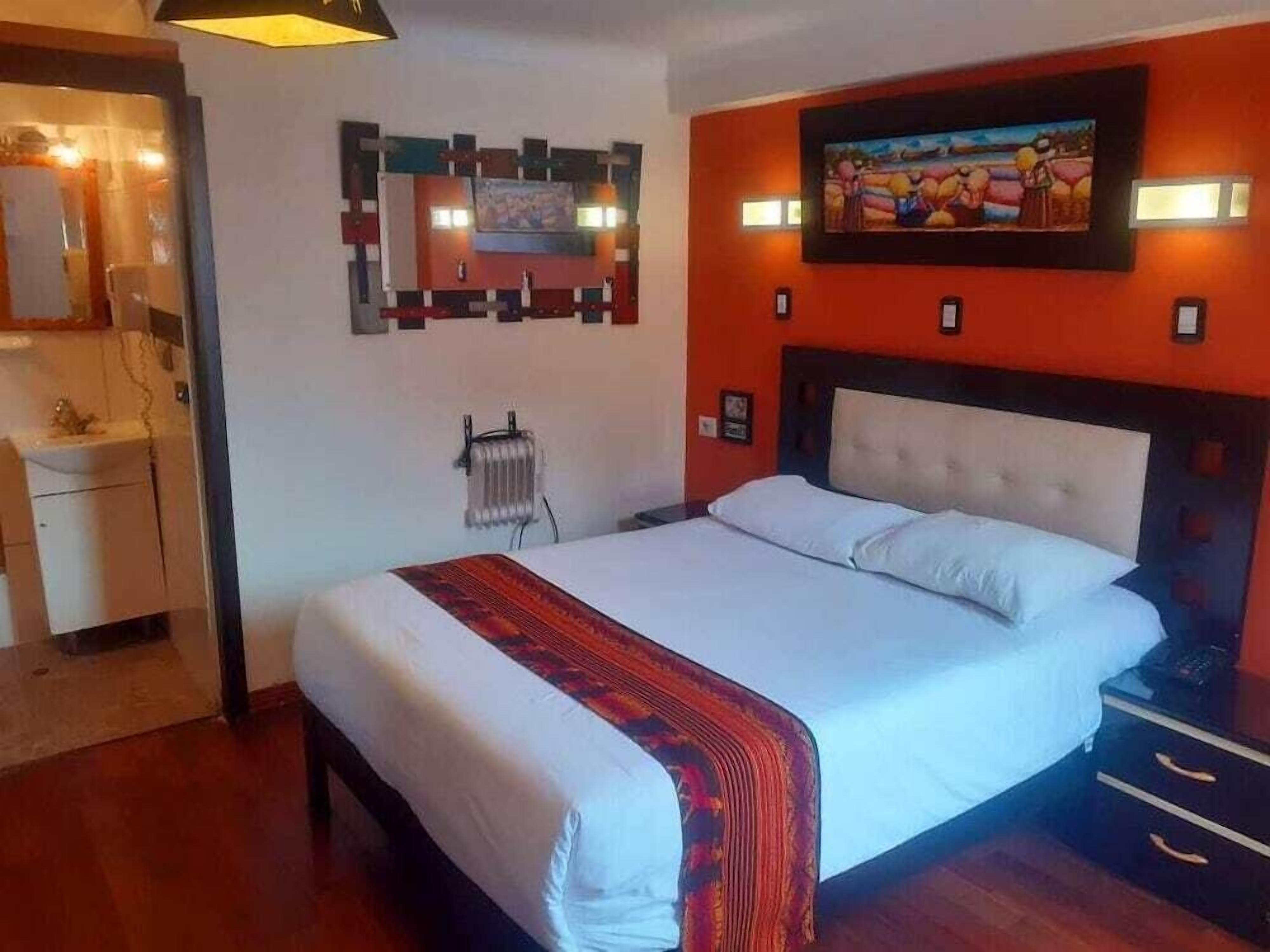 Caja de seguridad en la habitación, escritorio y cortinas blackout 