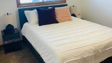 2 bedrooms, iron/ironing board, WiFi, bed sheets