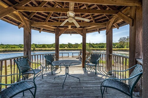 Farmhouse & Ranch style living for your vacay with pond, gazebo, trellis, pool..