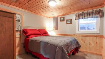 1 bedroom, iron/ironing board, WiFi (free), bed sheets