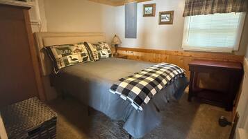 1 bedroom, iron/ironing board, WiFi (free), bed sheets