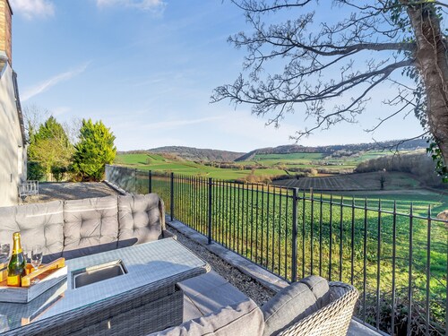 2 bedroom accommodation in Monmouth