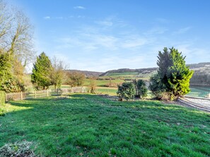Property grounds - 2 bedroom accommodation in Monmouth (Monmouth)