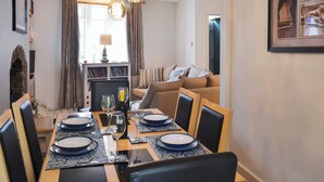 Dining - 2 bedroom accommodation in Instow, near Bideford (Instow, near Bideford)