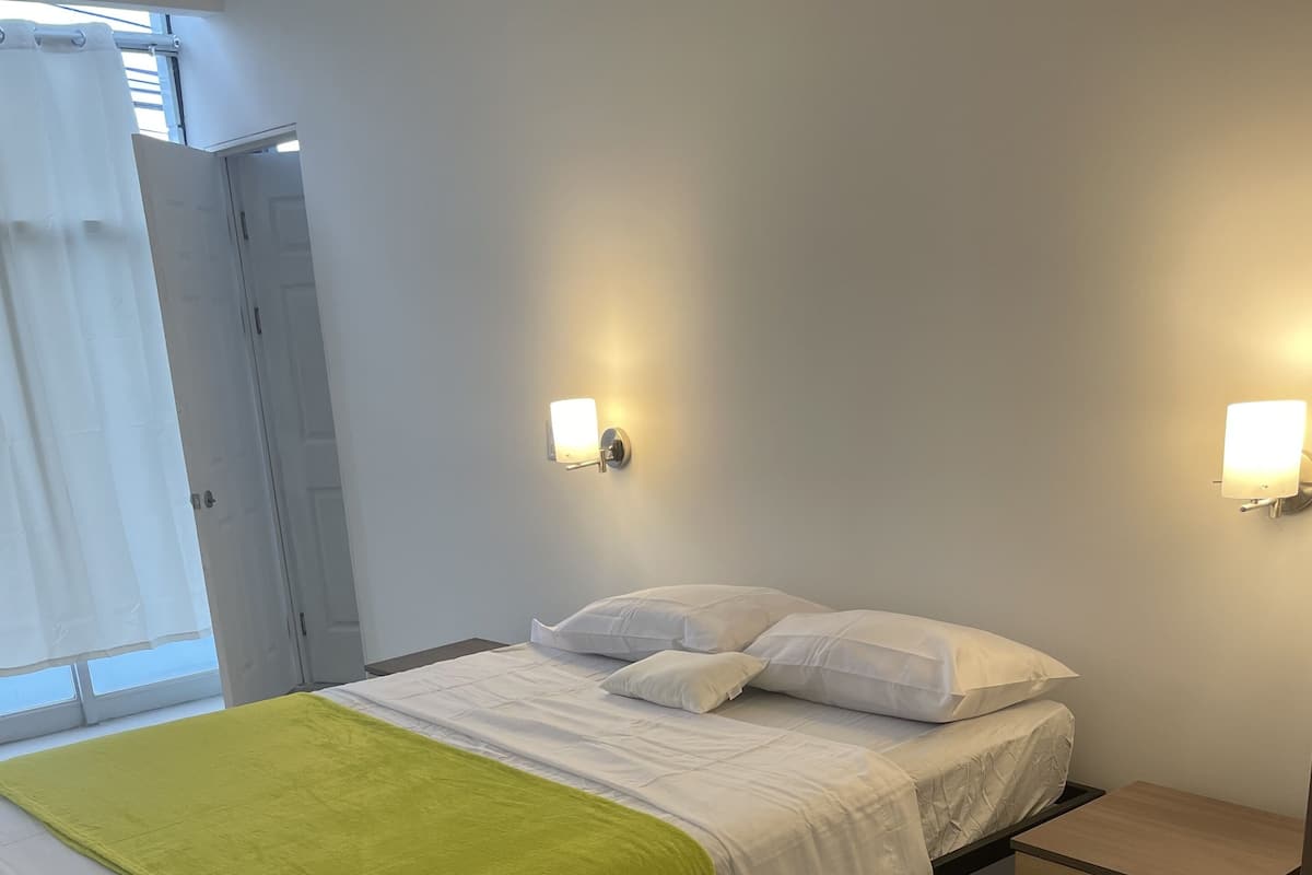 ベーシック ルーム | 1 室のベッドルーム、WiFi (無料)、ベッドシーツ