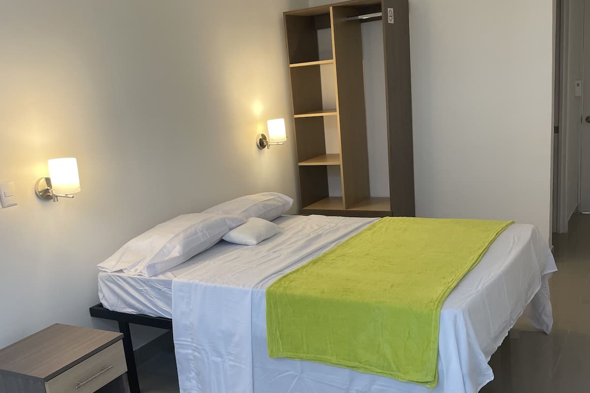 ベーシック ルーム | 1 室のベッドルーム、WiFi (無料)、ベッドシーツ