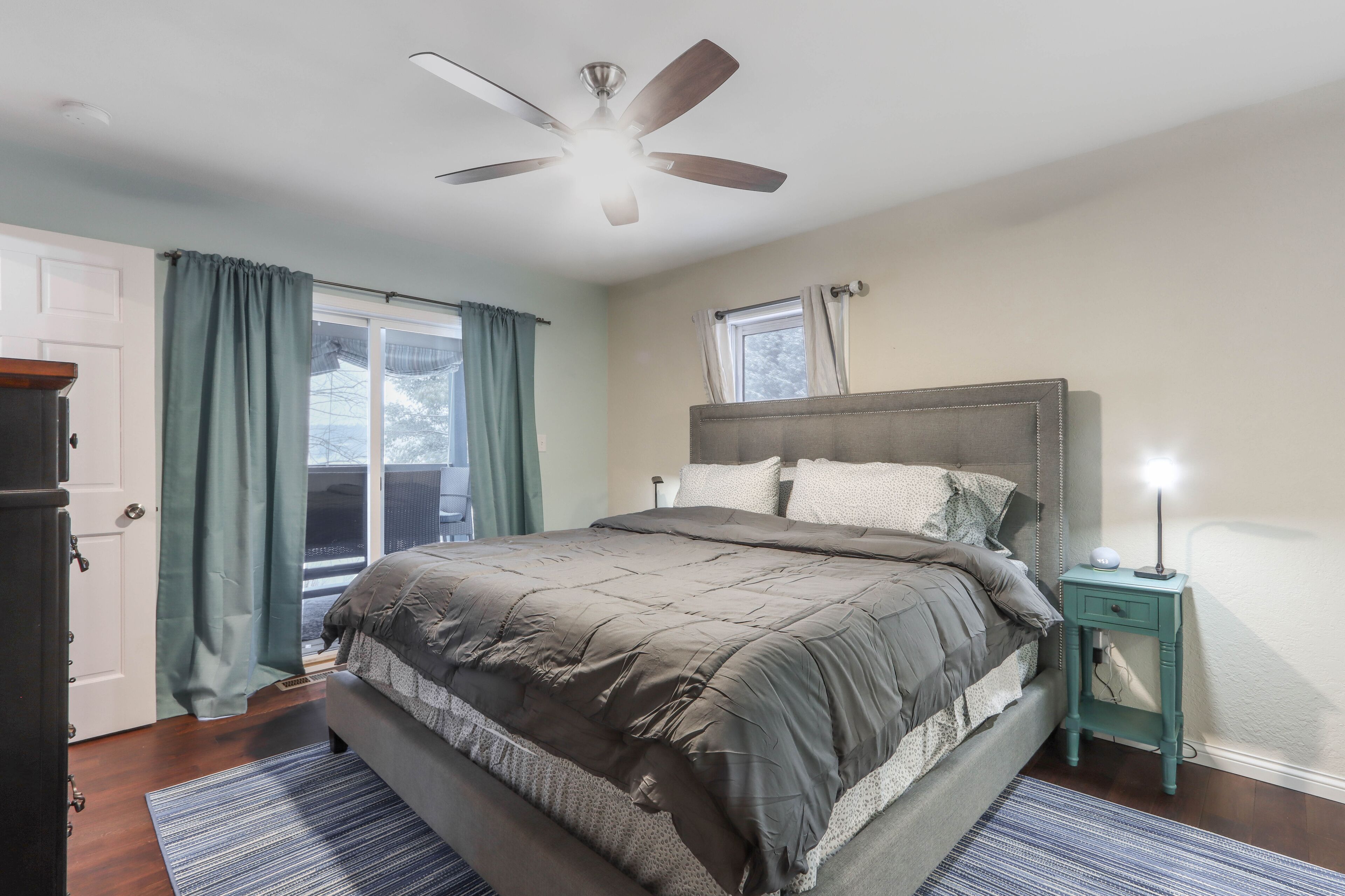 3 makuuhuonetta, silitysrauta/-lauta, ilmainen Wi-Fi, vuodevaatteet