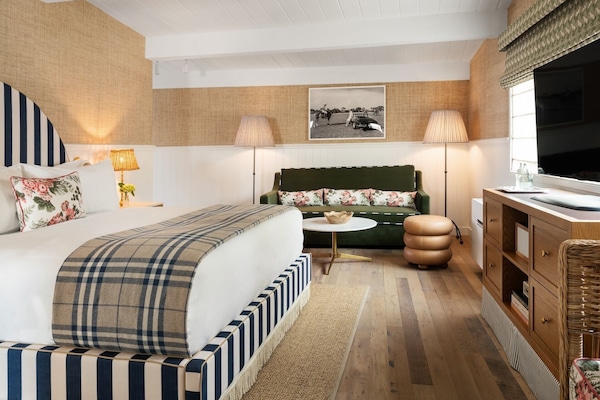Habitación Deluxe, 1 cama de matrimonio grande con sofá cama | 1 dormitorio, sábanas italianas Frette, ropa de cama de alta calidad