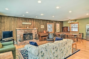 TV, fireplace, DVD player