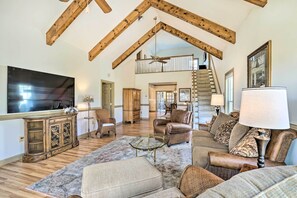 TV, books - 'Chateau Ridge' Peaceful Retreat w/ Fire Pit! (Westminster)