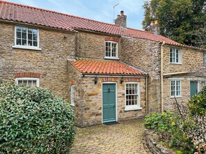 Exterior - 4 bedroom accommodation in Terrington (Terrington)