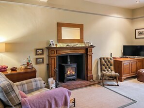 TV - 4 bedroom accommodation in Terrington (Terrington)