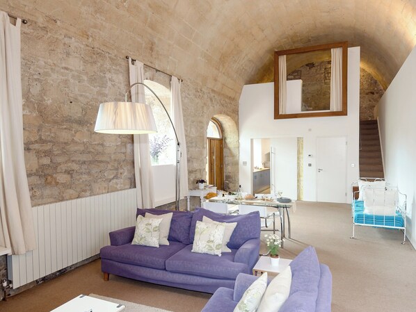 Netflix, streaming services - 2 bedroom accommodation in Freshford, near Bath (Freshford, near Bath)