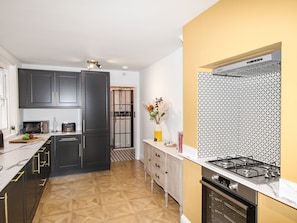 Fridge, dishwasher, cookware/dishes/utensils