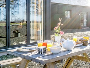 Outdoor dining - Y Glowty Newydd - UK31701 (Llandissilio, near Narberth)