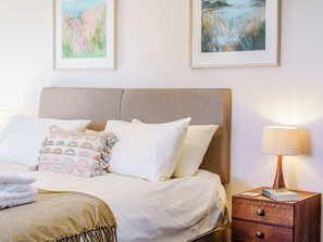 4 bedrooms, free WiFi, bed sheets