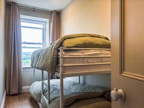 2 bedrooms, WiFi (free), bed sheets