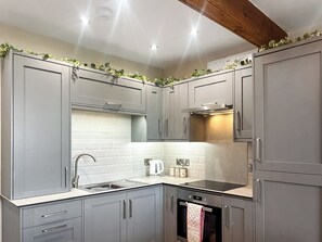 Fridge, microwave, oven, cookware/dishes/utensils - 19 Sykes Head Cottage - UK42149 (Oakworth)