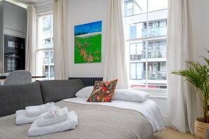 2 bedrooms, desk, iron/ironing board, Internet - GuestReady - Modern 1BR in Islington (London)