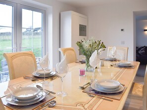 Dining - Four Burrows Bungalow (Blackwater, near St Agnes)