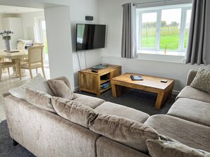 TV - Four Burrows Bungalow (Blackwater, near St Agnes)