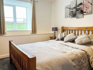 3 bedrooms, free WiFi, bed sheets