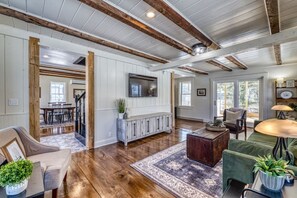 تلفزيون ذكي، تنس طاولة، كُتُب