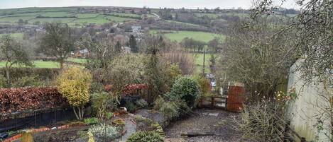 المنطقة المحيطة بالمنشأة