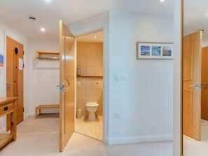 Bathroom - 2 bedroom accommodation in Newquay (Newquay)