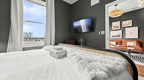 1 bedroom, desk, free WiFi, bed sheets