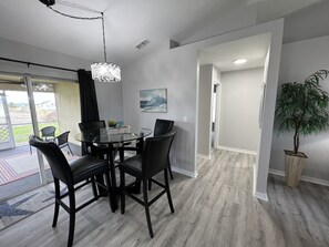 Dining - Beachy Modern Vacation Home (Cape Coral)
