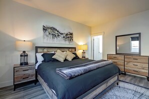 4 Schlafzimmer, Bügeleisen/Bügelbrett