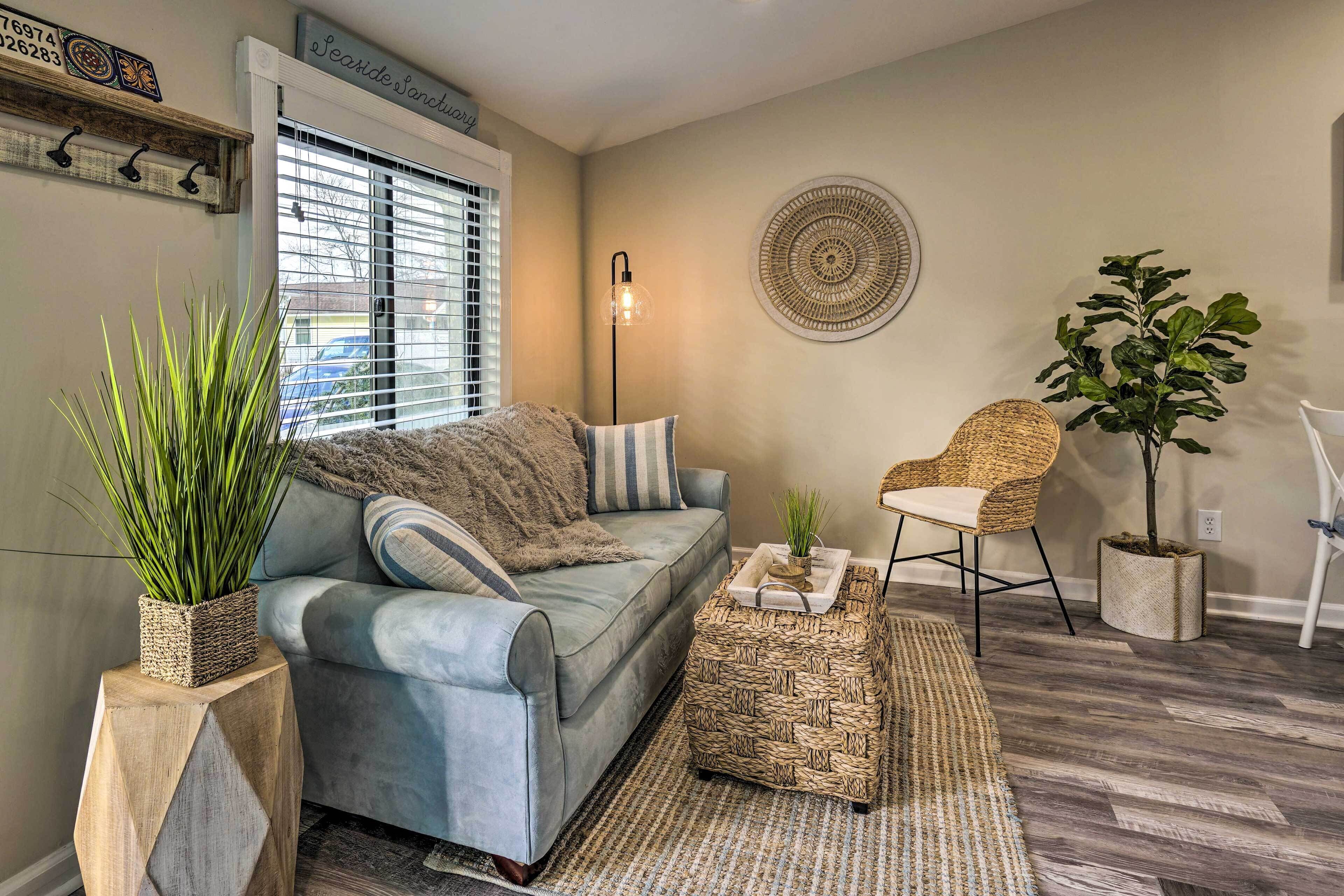 Belmar Cottage w/ Deck & Fire Pit!