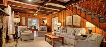 Expansive home, Walk to Downtown,Fiber Optic Wi-FI