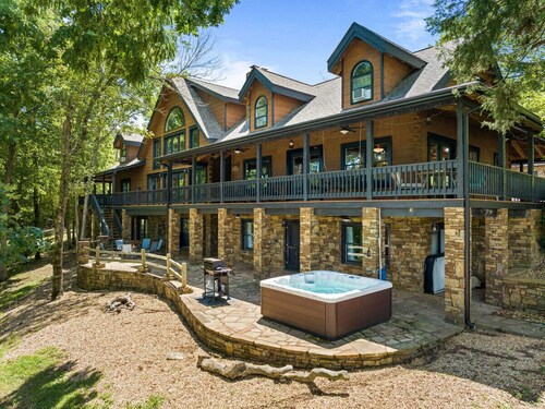 Private Retreat with Majestic Views - Just 15 Minutes from Branson
