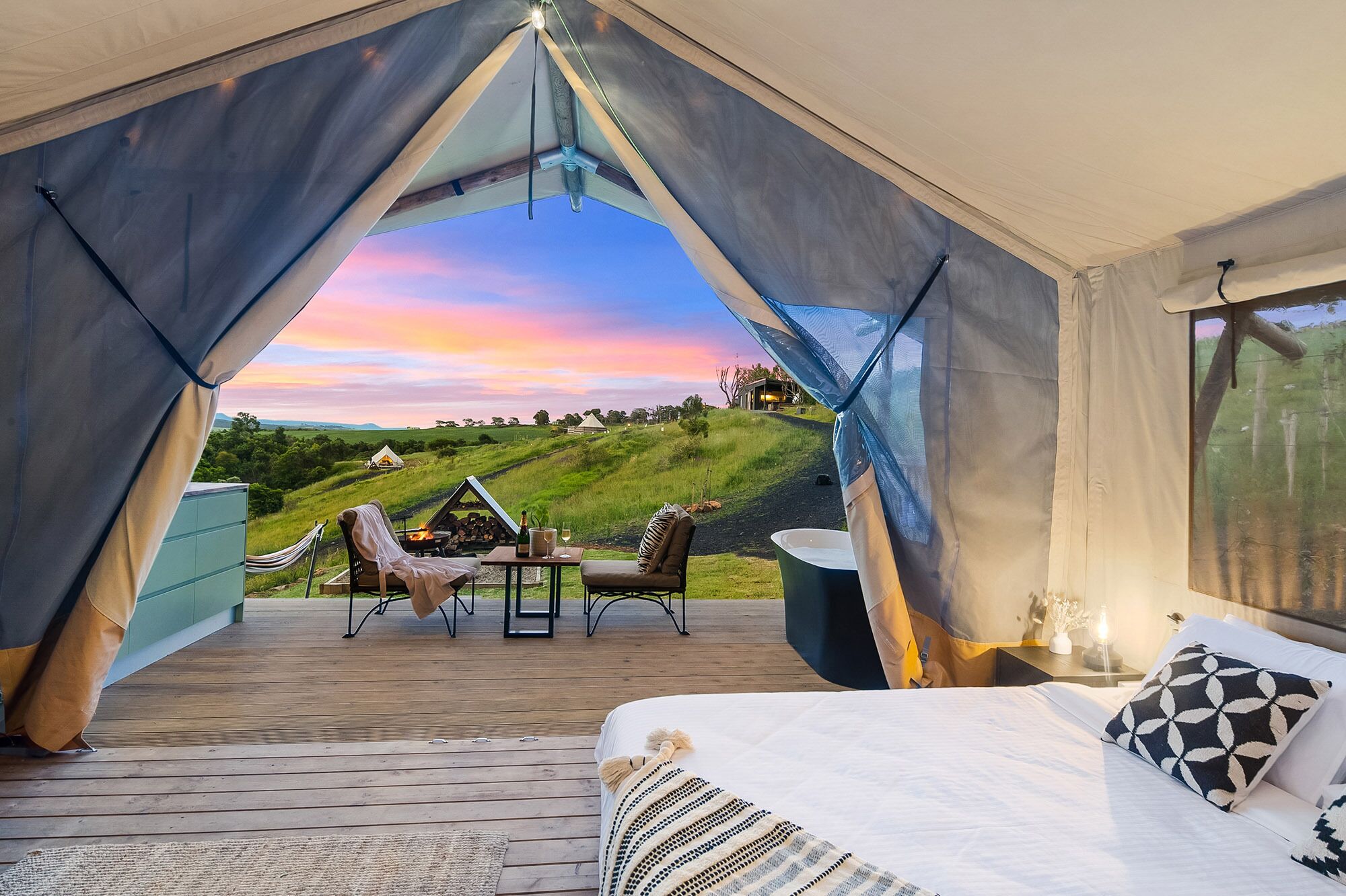 Luxury-Zelt, 1 King-Bett, Bergblick | Bettwäsche aus ägyptischer Baumwolle, hochwertige Bettwaren