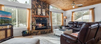 ✅ StunningViews, GameRoom, BBq, FirePit, HotTub, Spacious & Cozy