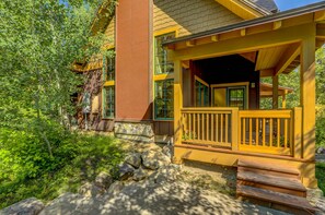 Exterior - Tamarack Ski Resort Townhome - Elegant couple's retreat - Path to chairlift - Golf (Donnelly)
